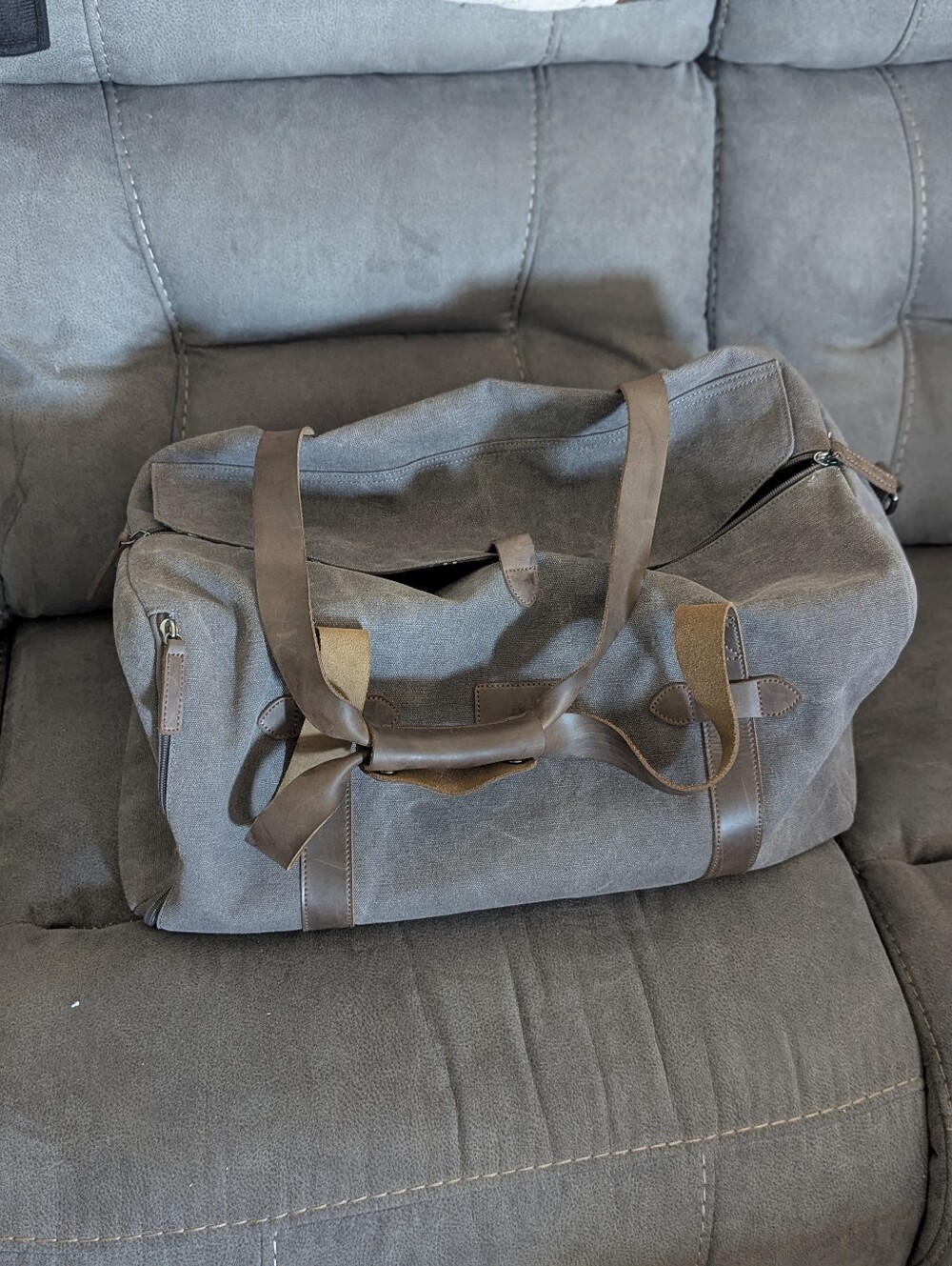 Canvas And Leather Duffle Bag/Backpack Lined Carry All School Hiking Gym